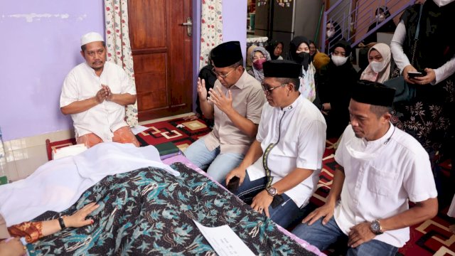 Berita duka datang dari keluarga Sekretaris Dinas Pendidikan Kota Makassar H Aminuddin Tarawe. Anak keduanya Dwi Rangga Sasmita Tarawe dikabarkan meninggal dunia pagi tadi (27/08).