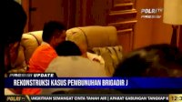 Di Rekonstruksi Pembunuhan Brigadir J, Ferdy Sambo dan Ibu PC Berpelukan