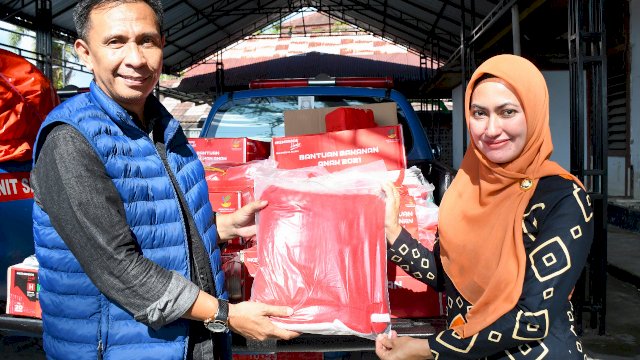 Bupati Lutra Terima Bantuan Sembako Dari Pemprov Sulsel