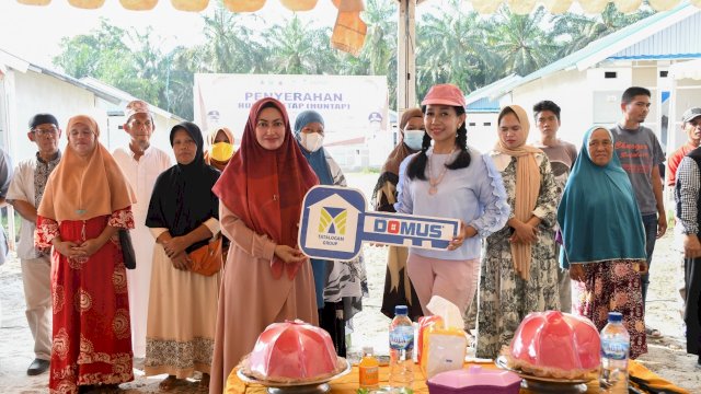 Bupati Lutra Serahkan Bantuan Hunian Tetap Kepada Korban Bencana Alam&nbsp;
