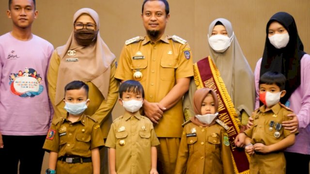 5 Gubernur Cilik dari Siswa/I PAUD Dampingi Andi Sudirman Berkegiatan