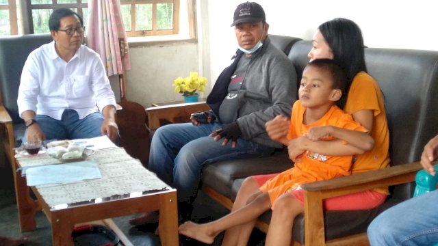 Suaib Mansur Pantau Pelayanan di Desa