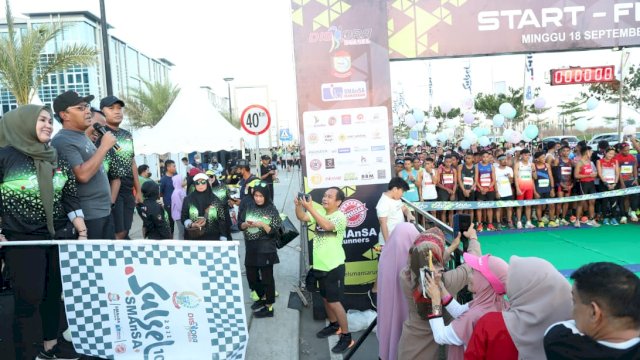Lepas Peserta Sulsel SMANSA 10K 2022, Danny Pomanto Kagumi Kekompakan Alumni