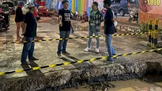 Dirtektur Utama PDAM Makassar Meninjau, Pekerjaan Perbaikan kebocoran Pipa Induk dI jalan Goa Ria Sudiang  