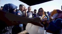 Jalan Sehat Partai Nasdem, Gubernur Andi Sudirman Borong Dagangan Buroncong di CPI