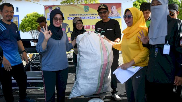 Bupati Lutra Pimpin Fun Camping Wisata Bahari