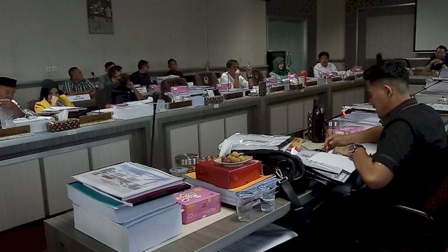 Suasana Rapat kerja Komisi E Bersama Dengan DInas Pemuda dan Olahraga Membahas Kelanjutan Pembangunan Stadion Barombong,