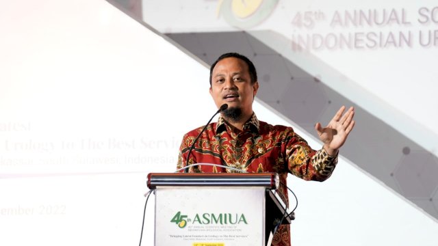 Gubernur Sulsel Andi Sudirman Sulaiman 
