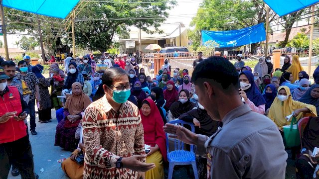 Wakil BUpati Luwu Utara Memantau penyaluran BAntuan langsung Tunai (BLT) 