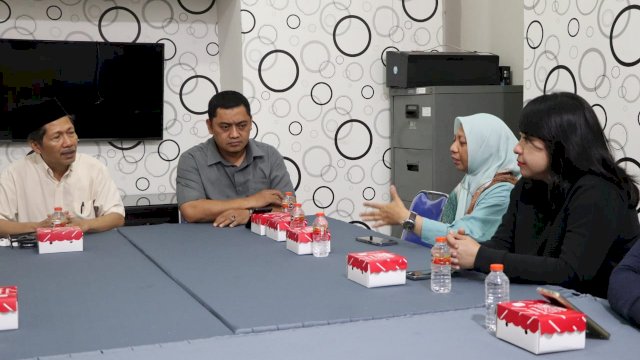 Badan Pengawas Pemilihan Umum - Bawaslu Sulsel jajaki kolaborasi dengan komunitas radio dalam menghadapi pelaksanaan tahapn Pemilu 2024. 