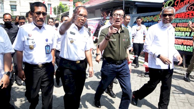Walikota Makassar mohammad Ramdhan Danny Pomanto Mendampingi Menteri Hukum dan HAM Yasona Laoly Meninjau Proses Pendidikan 