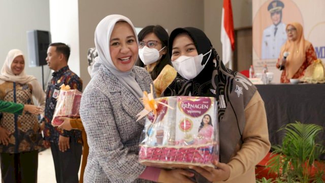 Wakil Walikota Makassar Fatmawati Rusdi, Mengungkapkan Kesehatan dan Gzi Pada 1.000 Hari Pertama pasca Kelahiran (HPK) Sangat Menentukan Tumbuh Kmbang Anak.
