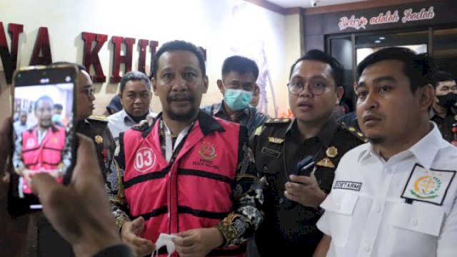 Mantan Kasat POl PP Imam Hud Mengenakan Rompi Tahanan Kejaksaan 