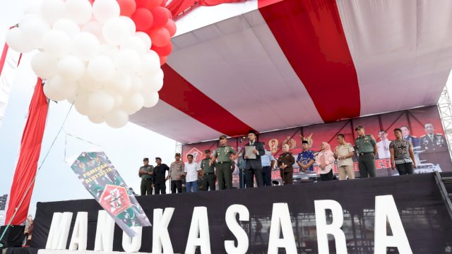 Wali Kota Makassar Bersama Pangdam XIV/Hasanuddin Buka Pameran Alutsista TNI