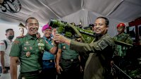 Gubernur Andi Sudirman Bersama Pangdam XIV Hasanuddin Tinjau Pameran Alutsista