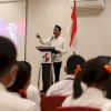 Ketua DPRD Rudianto Lallo Motivasi Mahasiswa Baru Universitas Handayani