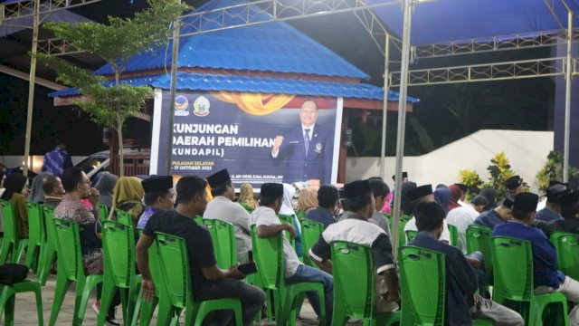 NasDem Selayar Bagi Puluhan Mesin Traktor di Acara Maulid