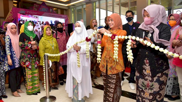 Melalui UKM Expo 2022, Dekranasda Jateng – Dekranasda Sulsel Jalin Kerjasama