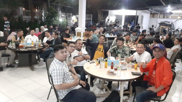 Rudianto Lallo Siapkan Seragam Pengurus IKA Unhas Makassar&nbsp;