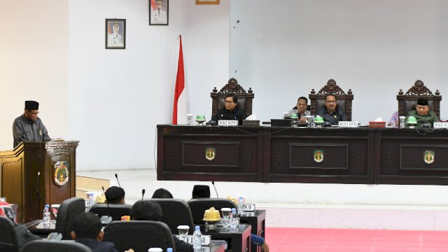 Dihadiri Wakil Bupati Lutra, DPRD Sahkan APBD P 2022