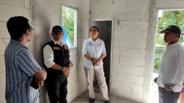 Wabup Lutra Tinjau Pembangunan 12 Unit Rumah Hunian Tetap