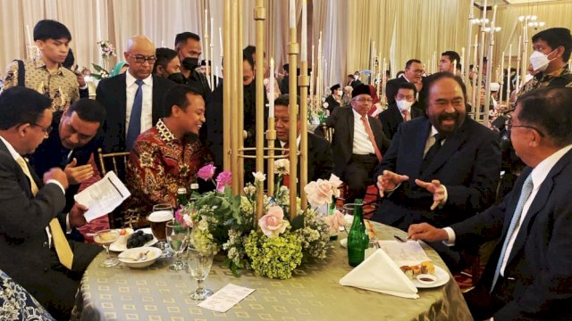 Gubernur Sulsle Andi Sudirman Sulaiman Duduk Semeja Bersama ketua Umum Partai nasdem dan Mantan Wapres Jusuf Kalla di Resepsi Pernikahan 