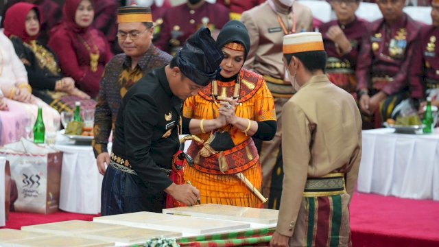 10 Unit fasilitas air siap minum (arsinum) telah diresmikan oleh Gubernur Sulawesi Selatan, Andi Sudirman Sulaiman.