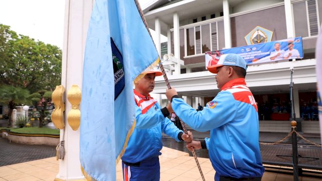 Bupati Bantaeng Ilham Azikin Melepas Kontingen Pekan Olah Raga Provinsi di Halaman Kantor Bupati Bantaeng 