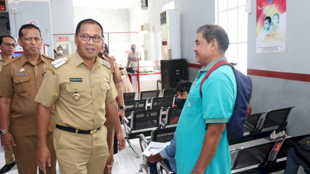 Walikota Makassar, Danny Pomanto Memantau Pelayanan di Dukcapil Kota Makassar  