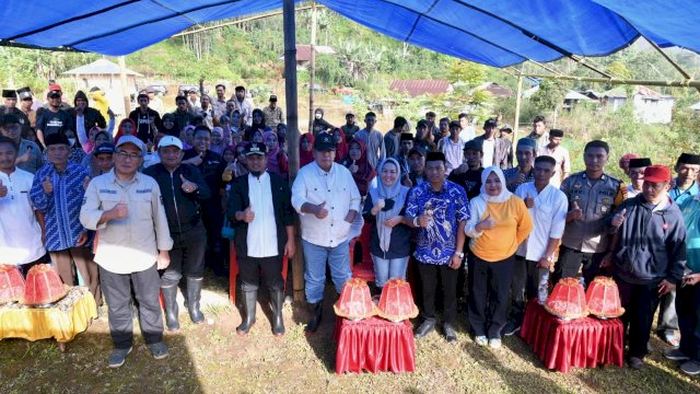 Warga Topidi Gowa : Terima Kasih Bantuannya Pak Gubernur Andi Sudirman