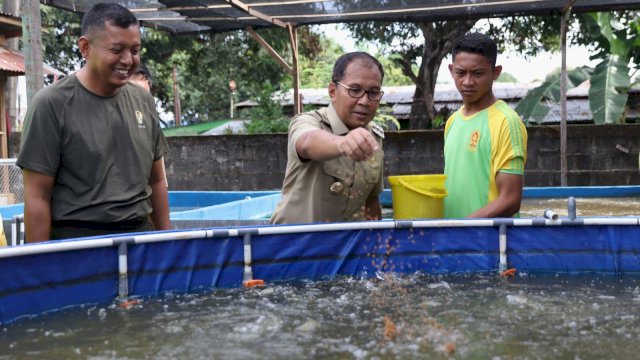 Wali Kota Makassar Moh. Ramdhan &ldquo;Danny&rdquo; Pomanto meresmikan lorong wisata Yonarmed 6 Tamarunang, di Jalan Mappaodang, Selasa (15/11/2022).
