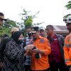 Tinjau Titik Longsor di Gowa, Mensos Sarankan Pemprov Tanam Pohon Bambu