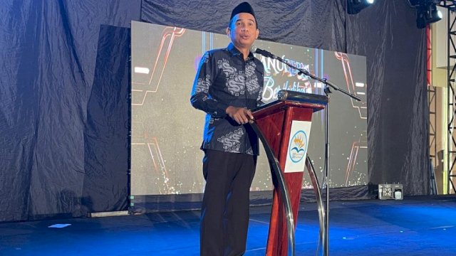 Rudianto Lallo ketua DPRD Kota Makassar yang hjuga sebagai ketua Dewan Pendidikan Kota Makassar
