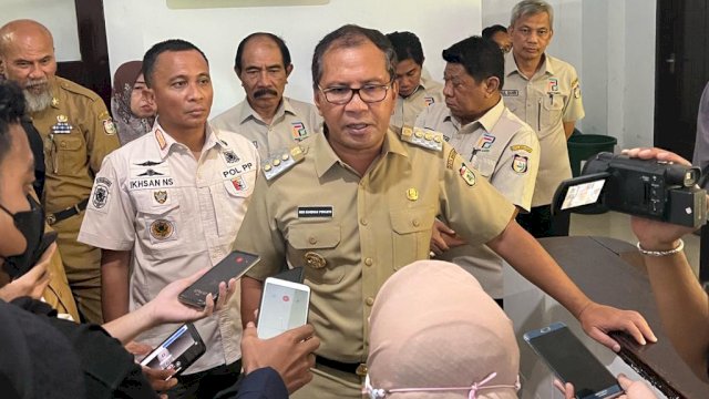 Wali Kota Makassar, Moh. Ramdhan &lsquo;Danny&rsquo; Pomanto meminta para pedagang Pasar Butung agar mempercayakan polemik yang terjadi kepada Pemerintah Kota (Pemkot) Makassar dalam hal ini Perumda Pasar Makassar Raya.