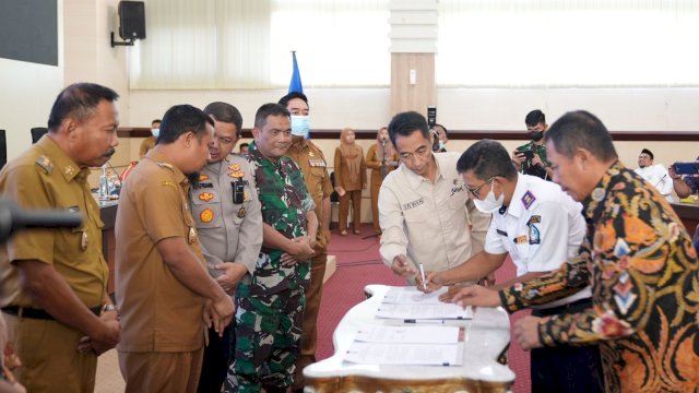 Setelah 5 Tahun Tidak Beroperasi, Ditangan Andi Sudirman Kembali Operasikan Bandara Bone