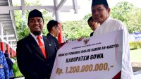 Gubernur Sulsel Beri Hibah Rp 1,2 M Untuk Masjid Harun Ar-Rasyid di Gowa