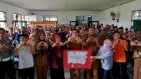 Wakil Bupati Lutra Hadiri Penyaluran Bantuan Kemensos Bagi Lansia