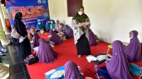 Sinergikan Program dengan Dinas Pariwisata Sulsel, PKK Gelar Membatik Goes to School di Benteng Rotterdam