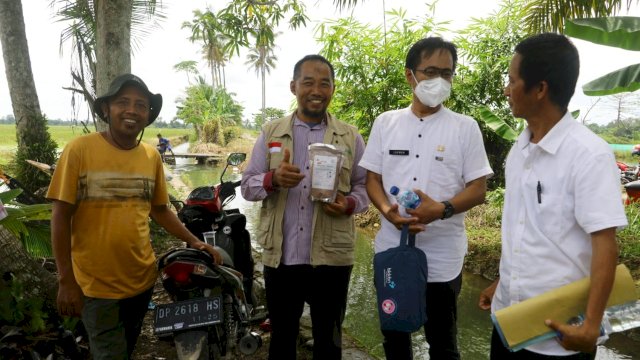 Penyuluh Pertanian Lapangan (PPL) Wilayah Binaan Desa Lampuawa Kecamatan Sukamaju ini tak dapat menyembunyikan perasaan bahagia dan senangnya atas pelaksanaan Syukuran Panen yang dilaksanakan Gapoktan Tunas Muda.