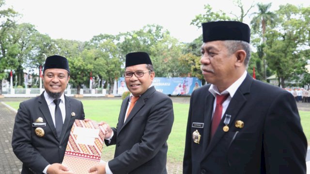 Wali Kota Makassar, Moh. Ramdhan &lsquo;Danny&rsquo; Pomanto meraih penghargaan Bulan Imunisasi Anak Nasional (BIAN) 2022.