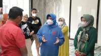 Ketua TP PKK Makassar Hibur Anak Terdampak Banjir Kelurahan Laikang, Ajak Bermain Latto-latto