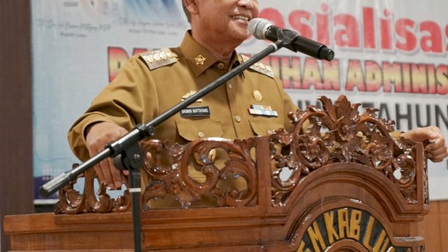 Bupati Luwu Basmin Mattayang 