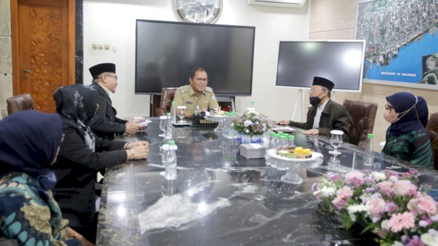 Wali Kota Makassar Moh Ramdhan &lsquo;Danny&rsquo; Pomanto mengutarakan salah satu program kerjanya bersama Wawali Fatmawati Rusdi yakni perkuatan keimanan ummat yang akan merangkul semua agama untuk bersama-sama menjaga kota Makassar.