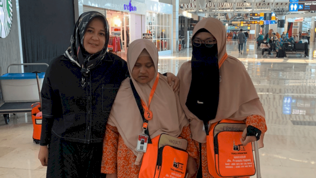 Wakil Walikota Makassar berangkatkan Qoriah Tunanetra Ke Tanah Suci