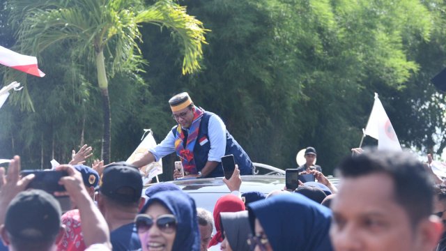 Dipimpin Rusdi Masse, Kompaknya Kader NasDem Se-Sulsel Sambut Anies Baswedan Saat Tiba di Makassar