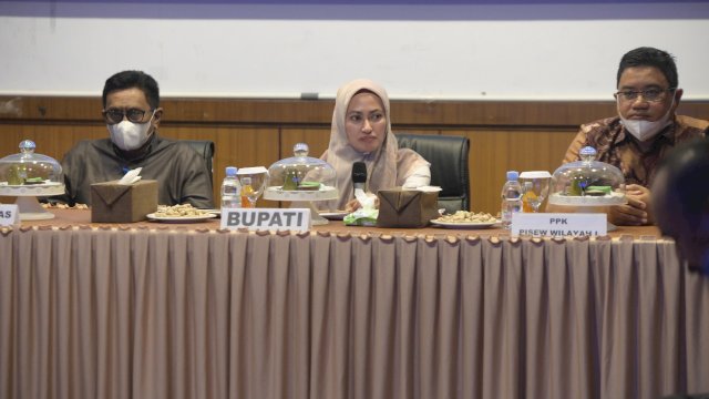 Kementrian PUPR Serahkan SK Hibah Infrastruktur ke Pemda Lutra