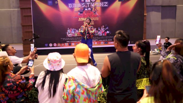Wakil Wali Kota Makassar, Fatmawati Rusdi membuka acara Senam Zumba Party Tour Asia Brother 2022 yang digelar di Hotel Four Points by Sheraton, Jalan Andi Djemma, Rabu (14/12/2022).&nbsp;