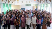 Cegah Anemia dan Stunting, Ratusan Siswi SMPN 4 Masamba Ikuti Simulasi Layanan Inovasi Kapsul Indah
