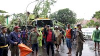 Walikota Makassar Menjenguk Lima Korban Pohon Tumbang