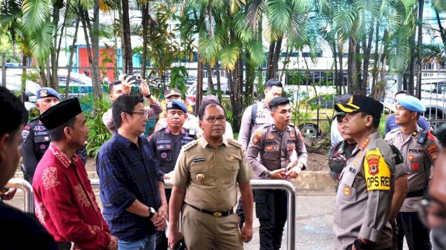 Walikota Makassar Bersama Ketua DPRD Tinjau Kesiapan Malam Misa